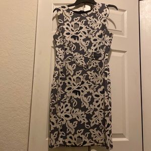 Size: 8 Condition: Good Color: Blue and white